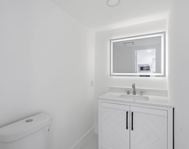 1222 Hillsboro Mile - Photo Thumbnail 28