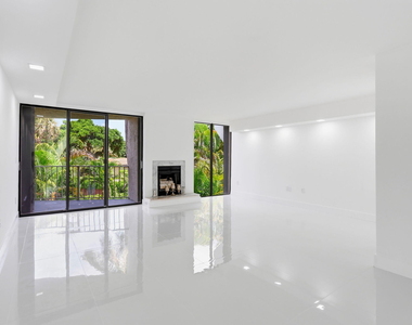 1222 Hillsboro Mile - Photo Thumbnail 27