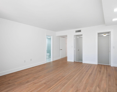 1222 Hillsboro Mile - Photo Thumbnail 33