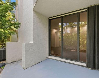1222 Hillsboro Mile - Photo Thumbnail 12