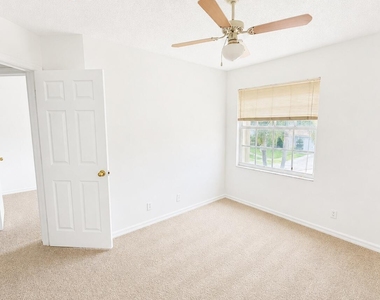 111 Fox Meadow Run - Photo Thumbnail 7