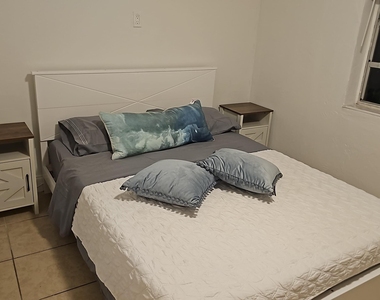 1639 Hayes Street - Photo Thumbnail 3