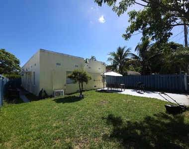 1639 Hayes Street - Photo Thumbnail 1