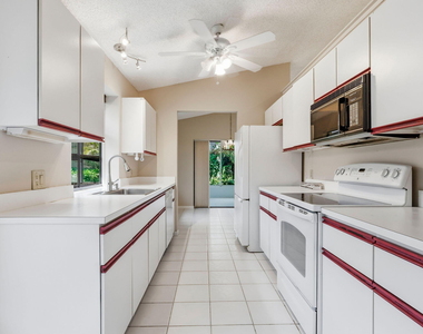 6170 Bay Isles Drive - Photo Thumbnail 8