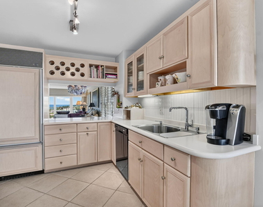 1021 Hillsboro Mile - Photo Thumbnail 12