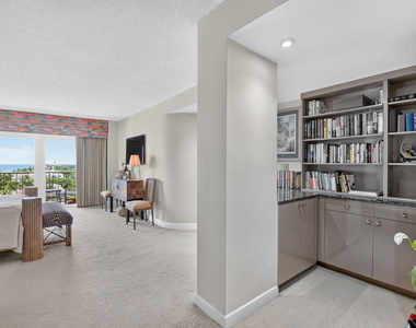 1021 Hillsboro Mile - Photo Thumbnail 28
