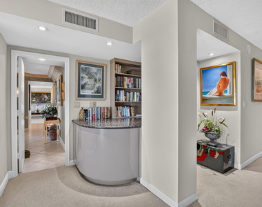 1021 Hillsboro Mile - Photo Thumbnail 27