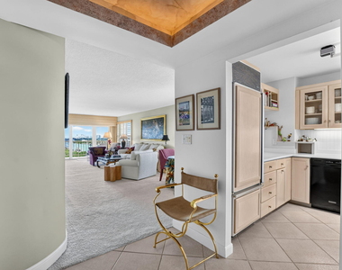 1021 Hillsboro Mile - Photo Thumbnail 13