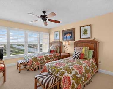 1021 Hillsboro Mile - Photo Thumbnail 37