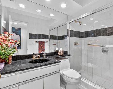 1021 Hillsboro Mile - Photo Thumbnail 39