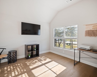 225 Lariat Trail - Photo Thumbnail 10