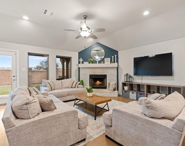 225 Lariat Trail - Photo Thumbnail 7
