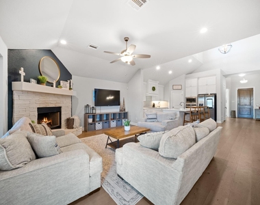 225 Lariat Trail - Photo Thumbnail 8