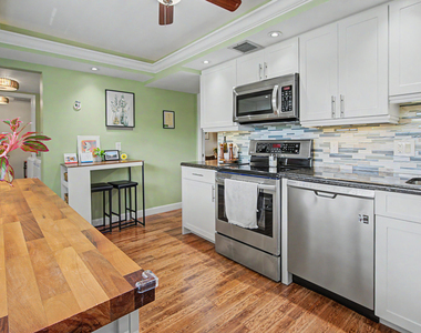 3930 Oaks Clubhouse Drive - Photo Thumbnail 12
