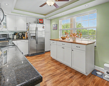 3930 Oaks Clubhouse Drive - Photo Thumbnail 11