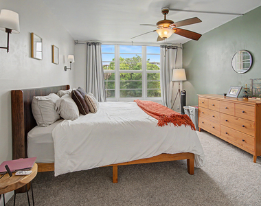 3930 Oaks Clubhouse Drive - Photo Thumbnail 15