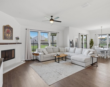 313 Bowrider Lane - Photo Thumbnail 8