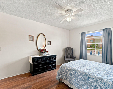 246 Normandy Lane - Photo Thumbnail 17