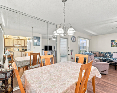 246 Normandy Lane - Photo Thumbnail 5