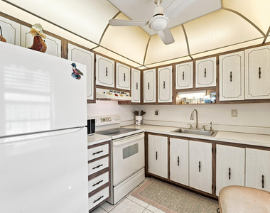 246 Normandy Lane - Photo Thumbnail 7
