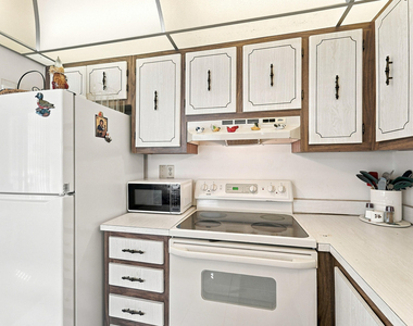 246 Normandy Lane - Photo Thumbnail 8