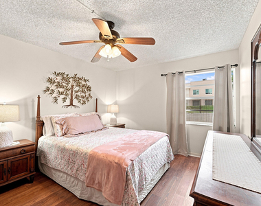 246 Normandy Lane - Photo Thumbnail 10