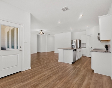 11609 Silver Queen Drive - Photo Thumbnail 8