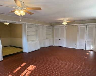 4042 Benbrook Street - Photo Thumbnail 8