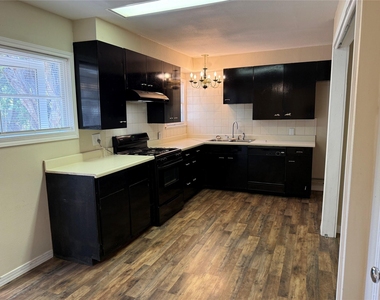 4042 Benbrook Street - Photo Thumbnail 12