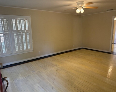 4042 Benbrook Street - Photo Thumbnail 2