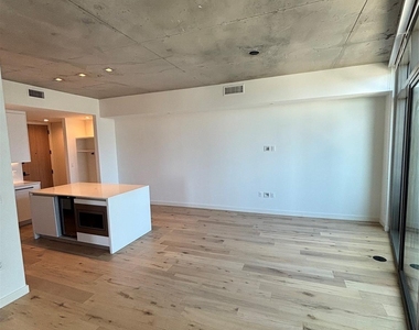 1801 N Pearl Street - Photo Thumbnail 27