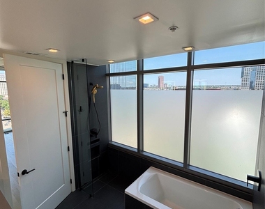 1801 N Pearl Street - Photo Thumbnail 34
