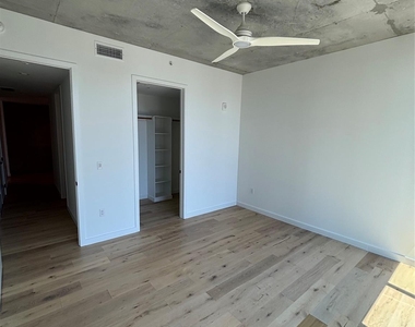 1801 N Pearl Street - Photo Thumbnail 17