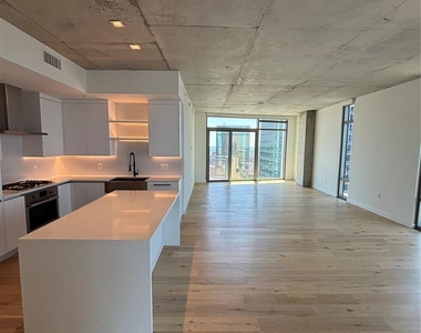 1801 N Pearl Street - Photo Thumbnail 2