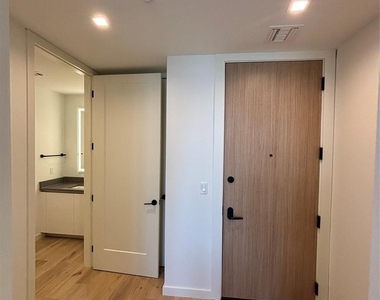 1801 N Pearl Street - Photo Thumbnail 21