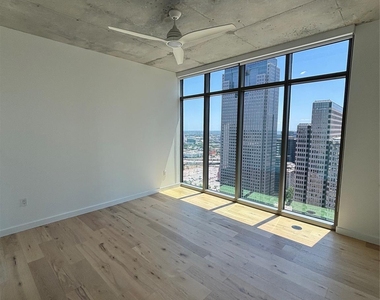 1801 N Pearl Street - Photo Thumbnail 16