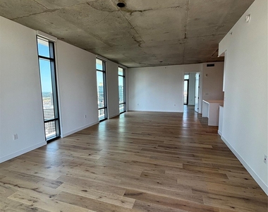 1801 N Pearl Street - Photo Thumbnail 5