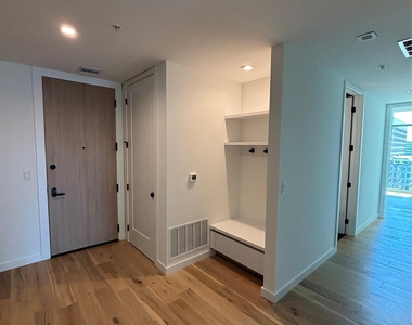 1801 N Pearl Street - Photo Thumbnail 11