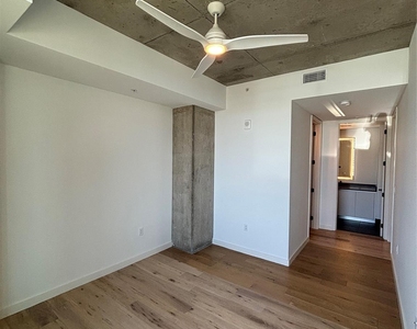 1801 N Pearl Street - Photo Thumbnail 38