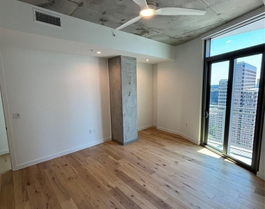 1801 N Pearl Street - Photo Thumbnail 15