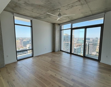 1801 N Pearl Street - Photo Thumbnail 6