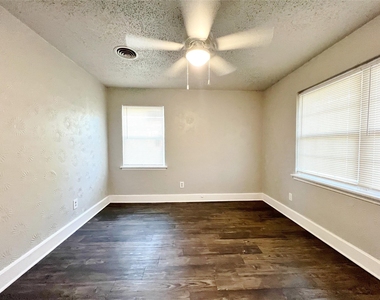 5301 Mansel Lane - Photo Thumbnail 10