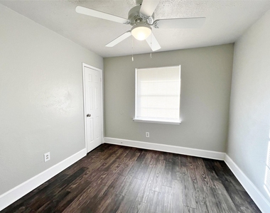 5301 Mansel Lane - Photo Thumbnail 13