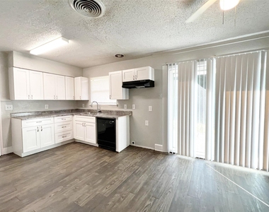5301 Mansel Lane - Photo Thumbnail 4