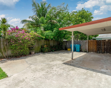 2831 N Seacrest Boulevard - Photo Thumbnail 9