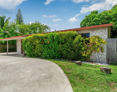 2831 N Seacrest Boulevard - Photo Thumbnail 7