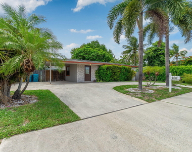 2831 N Seacrest Boulevard - Photo Thumbnail 3