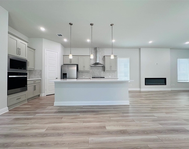 7017 Sunset Boulevard - Photo Thumbnail 10