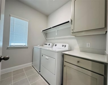 7017 Sunset Boulevard - Photo Thumbnail 27
