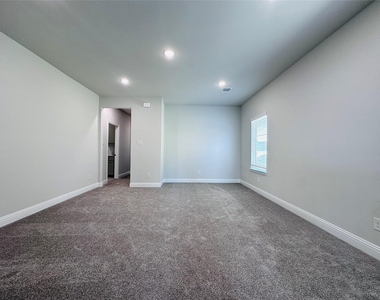 7017 Sunset Boulevard - Photo Thumbnail 18